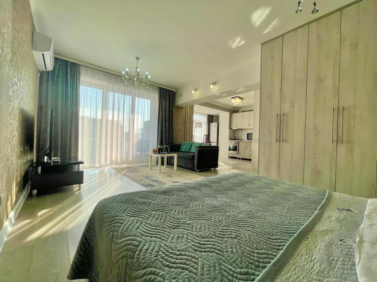 Apartment In The Heart Of The City Almaty Eksteriør bilde