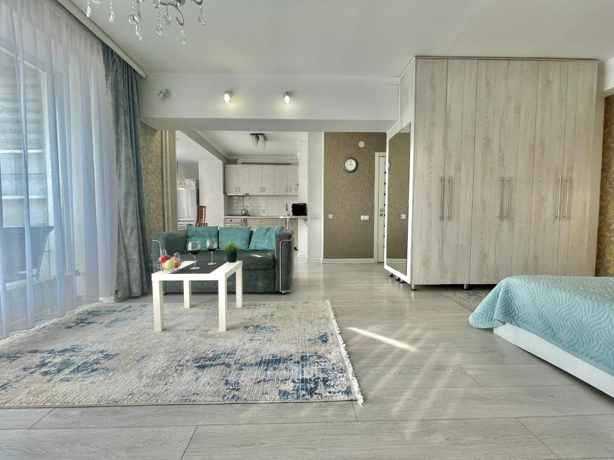 Apartment In The Heart Of The City Almaty Eksteriør bilde